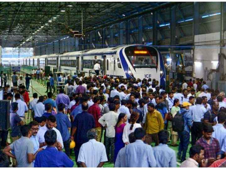 Photo of गुरुग्रामः  मेट्रो स्टेशन और ट्रेन के अंदर हुई अश्लीलता की सारी हदें पार