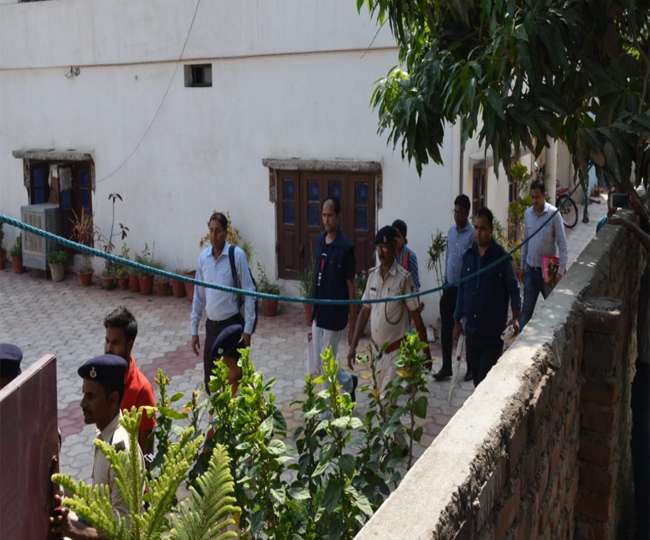 Photo of जदयू के पूर्व MLA के भाई के घर NIA की छापेमारी, एक एके 47 बरामद होने पर मची सनसनी