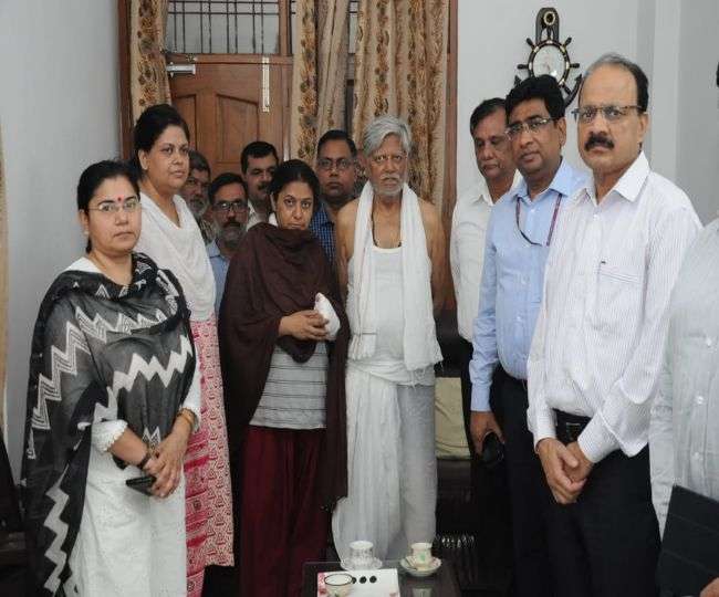 Photo of रेलवे बोर्ड के चेयरमैन का लखनऊ दौरे में एआईआरएफ महामंत्री से मुलाकात कर जताया शोक