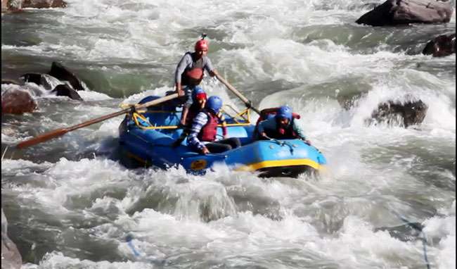 Photo of कश्मीर के पहलगाम में लिद्दर दरिया में राफ्टिंग के दौरान हुए हादसों में तीन लोगों की मौत….