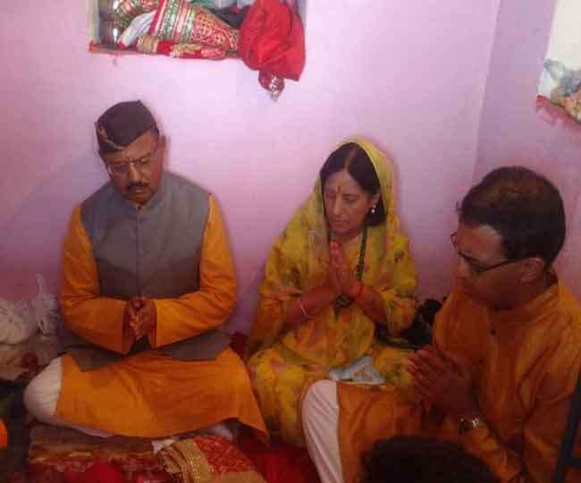 Photo of राष्ट्रीय सुरक्षा सलाहकार अजीत डोभाल ने पैतृक गांव में की पूजा, साथ ही मंदिर समिति को डेढ़ लाख रुपेय भी किए दान