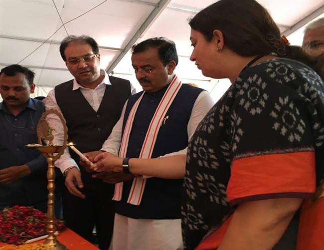 Photo of स्मृति ईरानी के साथ Dy CM केशव मौर्य ने आज अमेठी में जन कल्याण की कई योजनाओं का किया शिलान्यास….