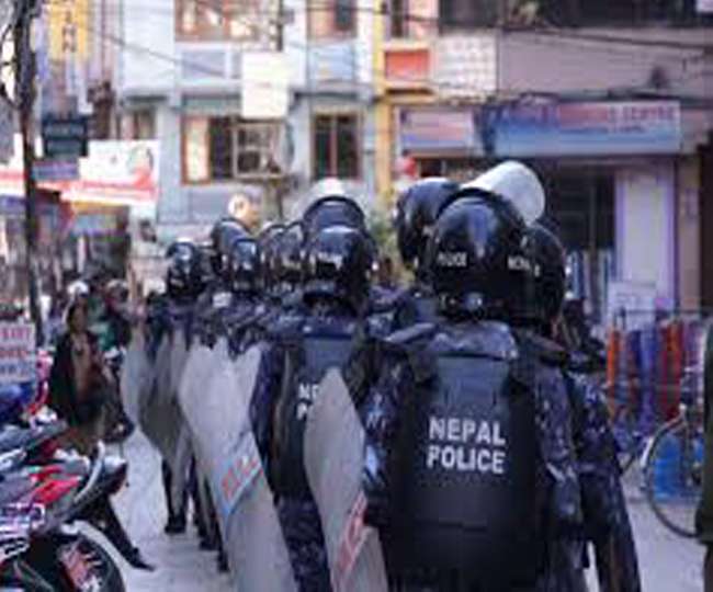 Photo of देश में दहशत फैलाने की कोशिश नेपाल पुलिस को 28 जगहों पर मिले संदिग्ध पैकेट