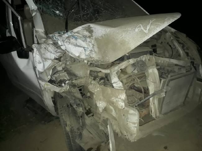 Photo of समारोह में शामिल होने जा रहे लोगों की कार और ट्रक से हुई भिड़त में सिचाई विभाग के चार कर्मचारी घायल