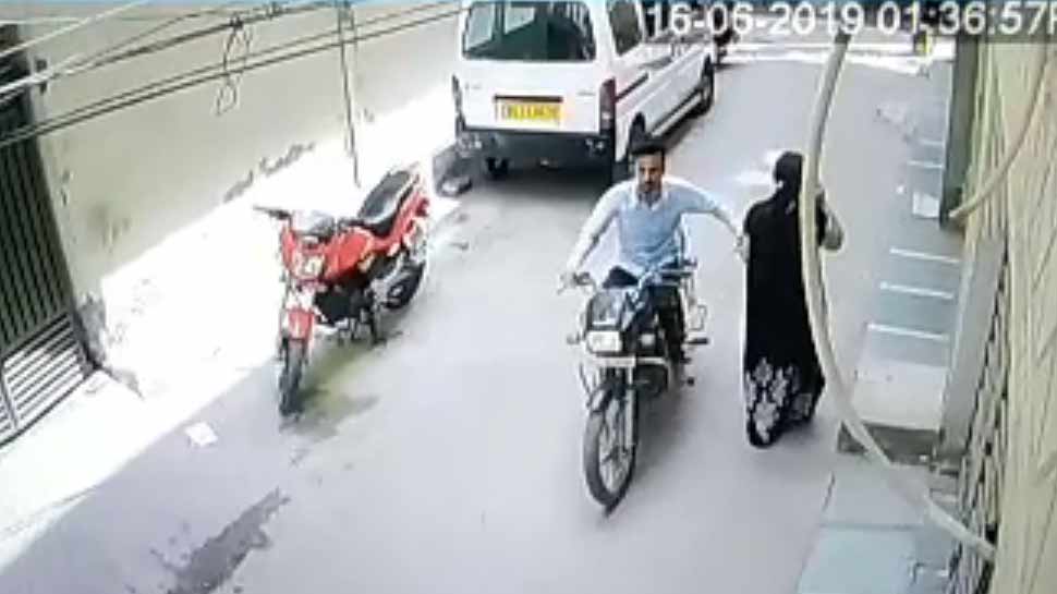 Photo of हरी नगर थाने की पुलिस टीम नेस्नैचिंग करने वाले एक बदमाश को CCTV फुटेज की मदद से ट्रैप लगाकर किया गिरफ्तार