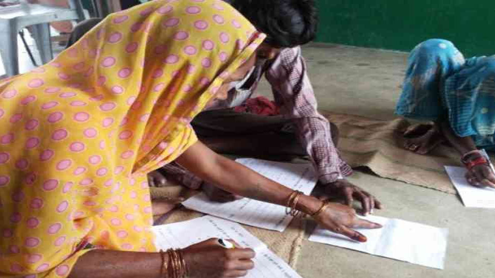 Photo of मंत्री जी ने वित्त मंत्री से की मांग, जो व्यक्ति 10वीं पास है उसे ही साक्षर कहा जाना चाहिए