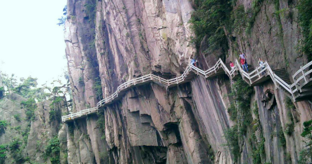 Photo of ये है सबसे खतरनाक रास्ता, लेनी होगी जान की रिस्क