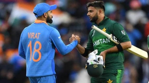 Photo of VIDEO: विराट की धुनाई से परेशान होकर इस पाक गेंदबाज ने उनके सामने जोड़ लिए हाथ….