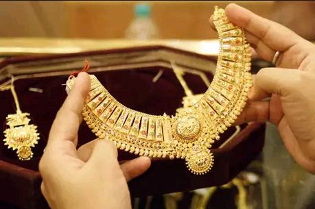 Photo of तेजी से चढ़ा सोने का पारा, इस बड़े स्तर को पार करते हुए सामने आई ये नई कीमत…