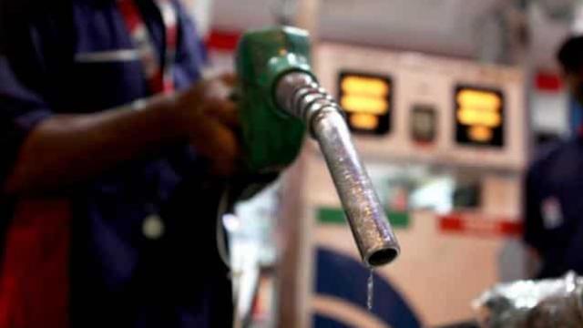 Photo of अब इंडियन आयल से पेट्रोल भरवाने पर पाएँ धमाकेदार इनाम