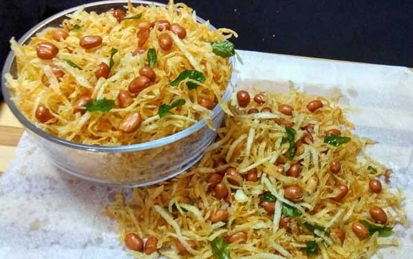 Photo of बनाइये चटपटा आलू लच्छा रेसिपी…