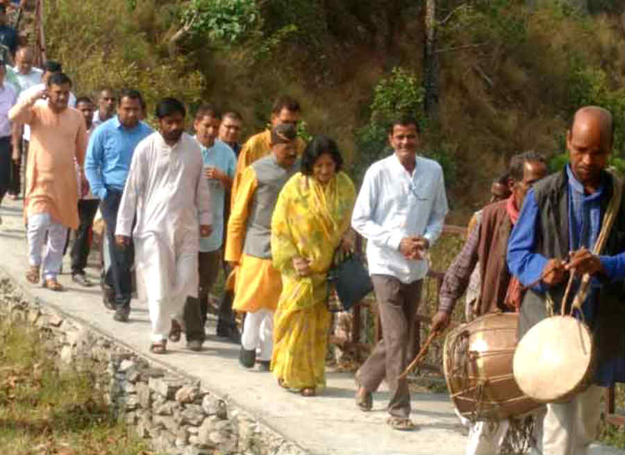 Photo of जय देवभूमि: कुलदेवी की पूजा करने अपने गांव पहुंचे अजीत डोभाल , छाई खुशी की लहर…!!!