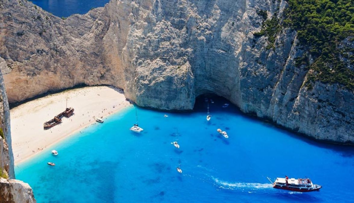 Photo of अगर आप BEACH घूमने का शौक रखते हैं तो जरुर जाएं दुनिया के सबसे खूबसूरत बीच पर….