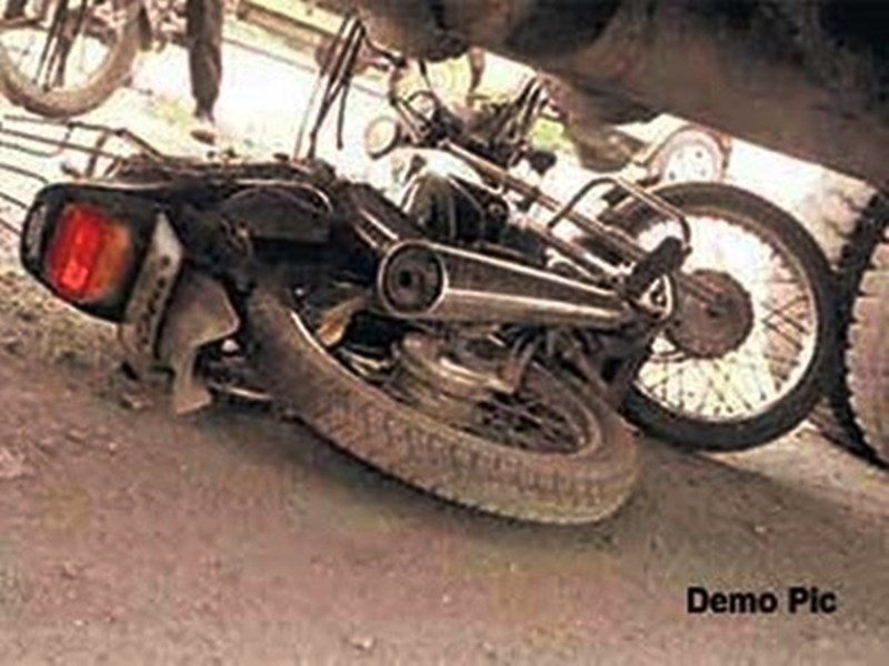 Photo of ऊन से गुजरने वाले खंडवा-बड़ौदा स्टेट हाइवे पर बस और बाइक की टक्कर में दो लोगों की हो गई मौत