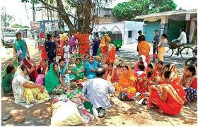 Photo of वट सावित्री पूजा को ले बाजार में उमड़ी भीड़ , हुआ लाखों का कारोबार