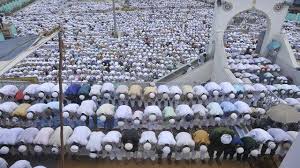 Photo of अकीदत के साथ पढ़ी आखिरी जुमे की अलविदा नमाज, दुआओं में उठे हजारों हाथ