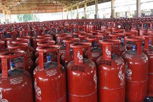 Photo of जेब पर बोझ: LPG रसोई गैस सिलेंडर आज से हो गया महंगा, जाने कितने बढ़े दाम