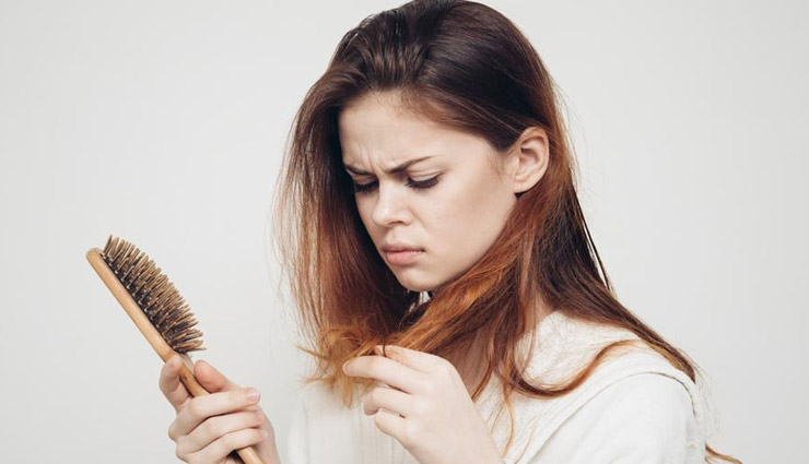 Photo of दो मुंहें बाल बिगाड़ते है आपका लुक, इन साधारण तरीकों से दूर होगी यह परेशानी