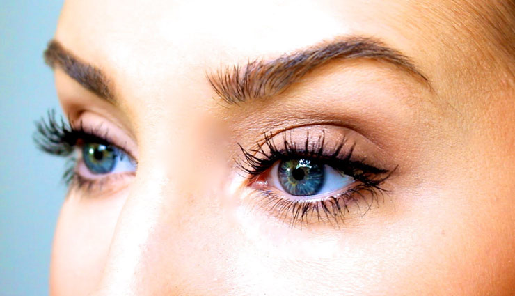 Photo of पलकों की ख़ूबसूरती बनाती है आपको आकर्षक