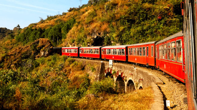 Photo of इन रेलवे ट्रैक की खूबसूरती के सामने फेल पहाड़ों और प्लेन के सफ़र के नज़ारे