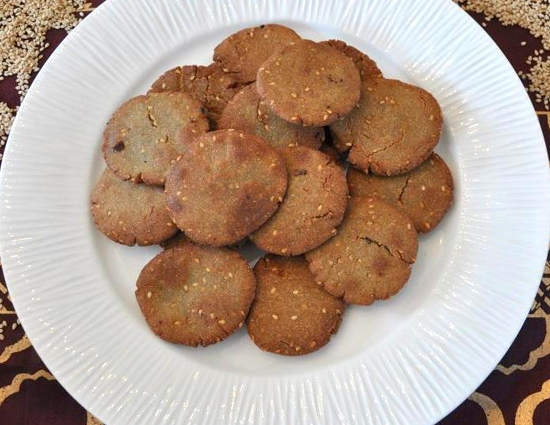 Photo of बनाने में बेहद आसन और स्वादिष्ट होती है बाजरे की ‘मीठी पूरी