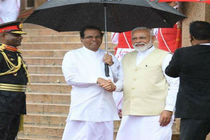 Photo of जब प्रधानमंत्री नरेंद्र मोदी के लिए दो राष्ट्राध्यक्षों ने पकड़ा छाता….