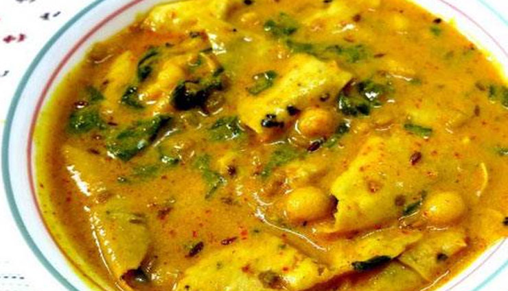 Photo of मुहं के स्वाद को बदलने के लिए ट्राई करे पापड़ कढ़ी