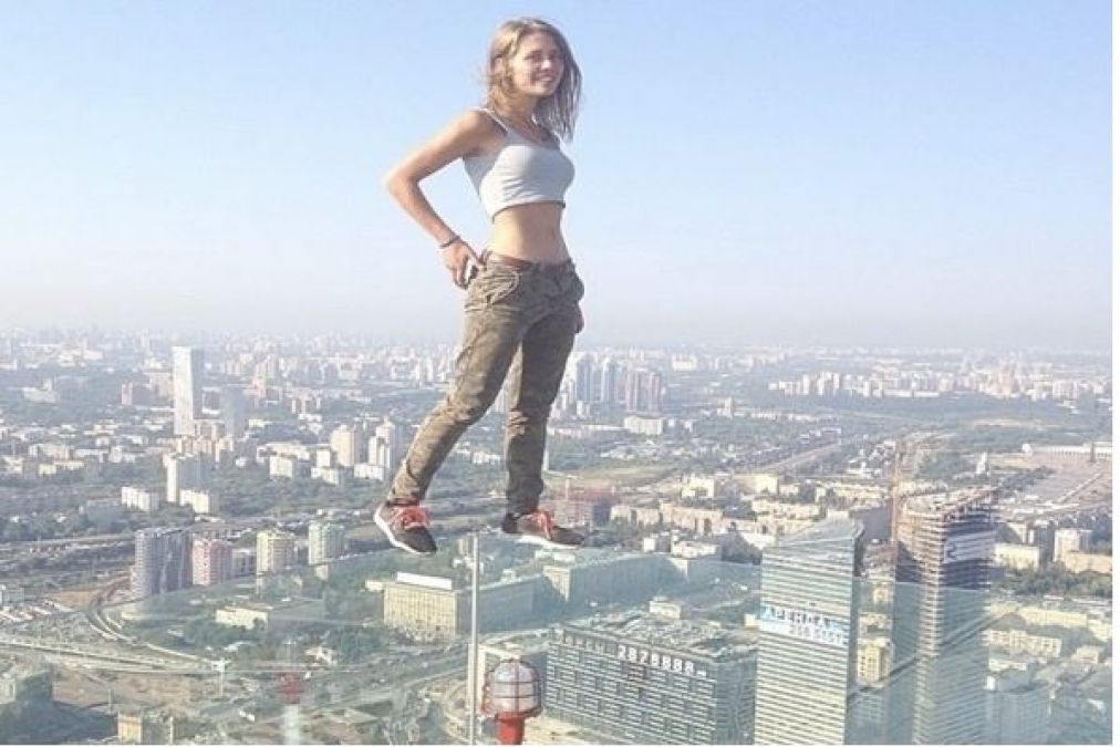 Photo of ऐसे-ऐसे अनोखे कारनामे करती है ये लड़की, इसके बारे में जानकर हो जाओगे पागल…