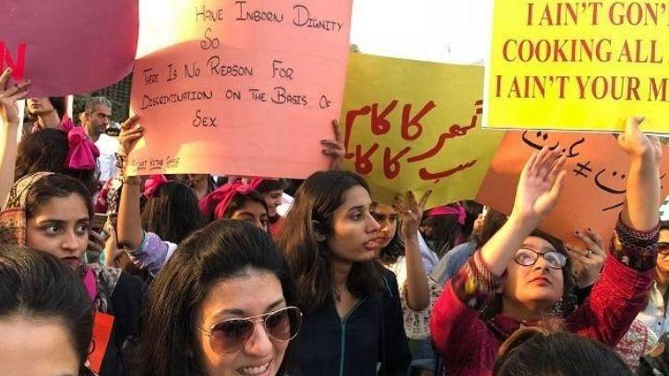 Photo of पाकिस्‍तान में साबुन के विज्ञापन पर मचा बवाल, सामने आई ये होश उड़ा देने वाली वजह…