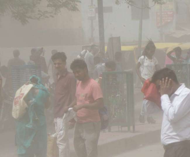 Photo of दिल्ली: फिर बदला मौसम का मिजाज, लोगों को मिली गर्मी से राहत…