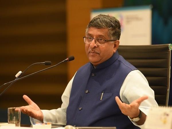 Photo of बहुत जल्द 5G होगा इंडिया: सूचना प्रसारण मंत्री रविशंकर प्रसाद