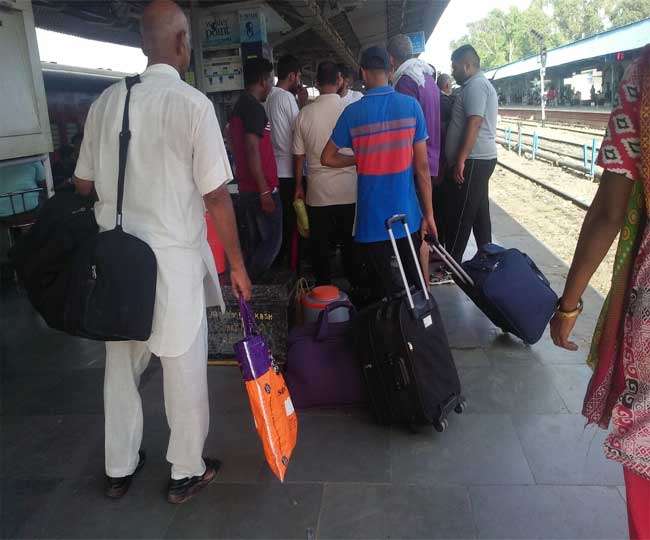Photo of आपको रेलयात्रा करनी है तो ट्रेनों के टाइम टेबल के बारे में पता कर लें, नई समय सारिणी से ऊहापोह की स्थिति