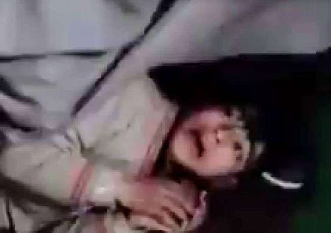 Photo of जम्मू-कश्मीर से एक हैरान करने वाला मामला आया सामने, टीचर ने छात्र को कुल्हाड़ी से काटने की दी धमकी….