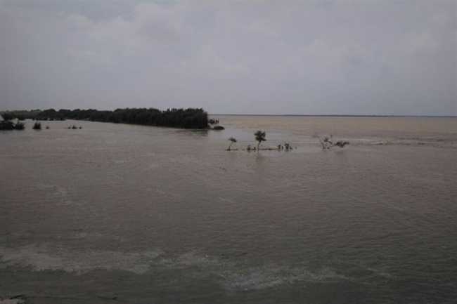 Photo of बाढ़ कार्यखंड के अनुसार एल्गिन ब्रिज पर घाघरा नदी खतरे के निशान से 20 सेमी. नीचे