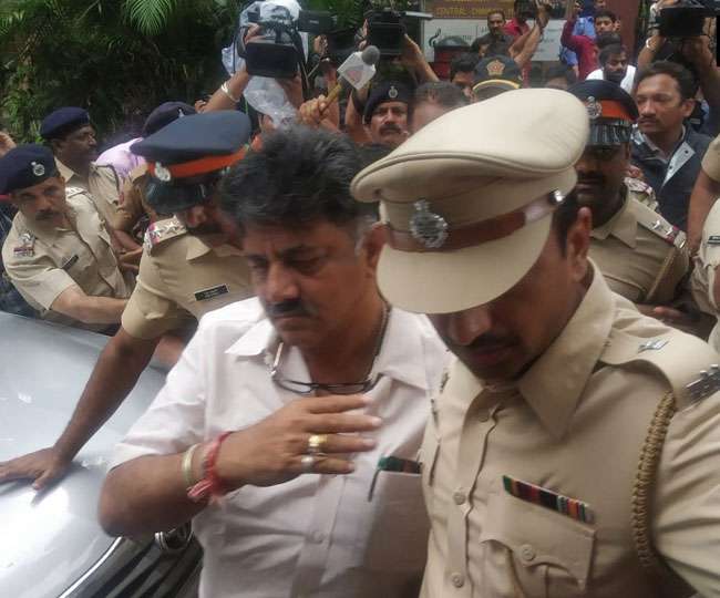 Photo of कर्नाटक में कांग्रेस-जेडी गठबंधन की सरकार बचाने के लिए सियासी दांव-पेंच की कवायद लगातार जारी….