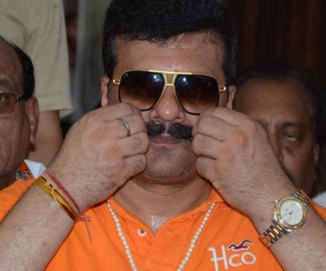Photo of BJP विधायक चैंपियन का एक नया वीडियो हुआ वायरल, हथियार लहराकर कर रहे डांस