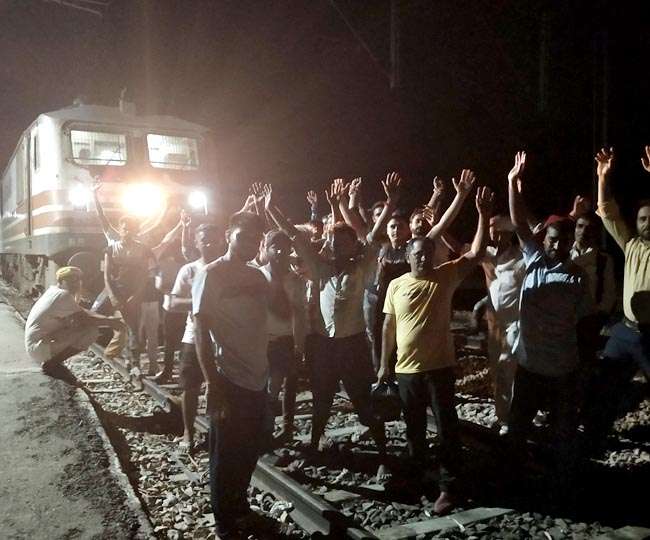 Photo of इंटरसिटी के समय में बदलाव के बाद पैसजेंर ट्रेन के कुरुक्षेत्र देरी से पहुंचने के कारण फूट पड़ा यात्रियों का गुस्सा