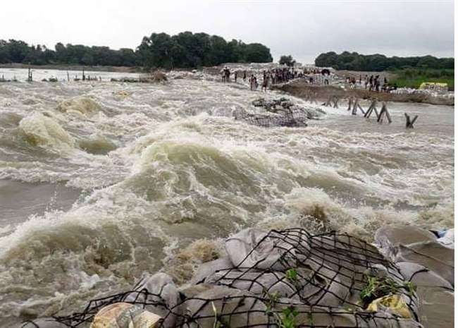 Photo of पूर्वी चंपारण जिले में लगातार हो रही बारिश की वजह से जिलाधिकारी ने जिले में धारा 144 कर दिया लागू