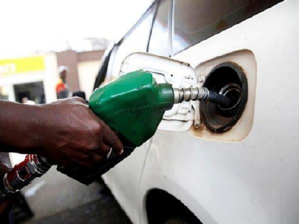 Photo of भारी गिरावट आई पेट्रोल और डीजल की कीमत में, जानिए क्या हैं दाम