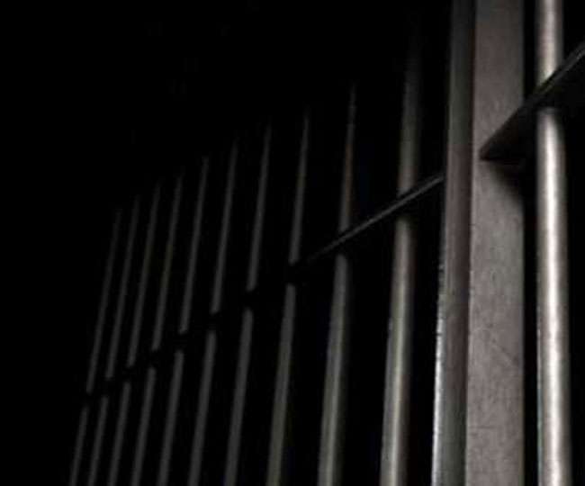 Photo of मुंबई की अदालत ने एक 16 वर्षीय लड़की से छेड़छाड़ करने के आरोप में, दोषी को तीन साल की कैद