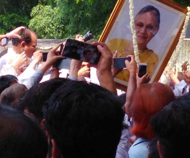 Photo of दिल्ली की पूर्व CM शीला दीक्षित का राजकीय सम्मान के साथ किया अंतिम संस्कार…