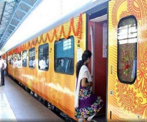 Photo of देश में 22 स्टेशन एयरपोर्ट की तर्ज पर होंगे विकसित, अब प्राइवेट ट्रेन भी चलेगी