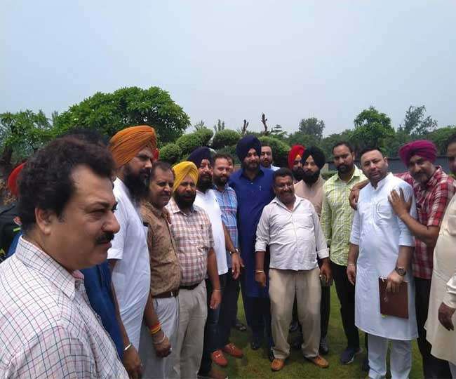 Photo of पंजाब के पूर्व कैबिनेट मंत्री नवजोत सिंह आखिरकार अपने समर्थकों से हुए रूबरू