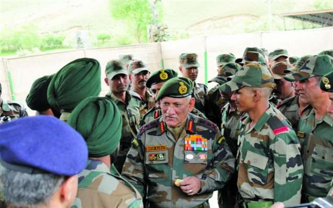 Photo of घुसपैठ संबंधी सवाल पर जनरल रावत ने कहा-J&K में सरहद पार से घुसपैठ में दो कारणों से आई कमी