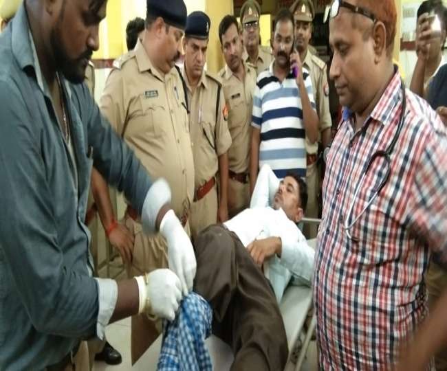 Photo of पुलिस ने गांव प्रधान की हत्‍या व 25 हजार के इनामिया बदमाश को मुठभेड़ के बाद किया गिरफ्तार