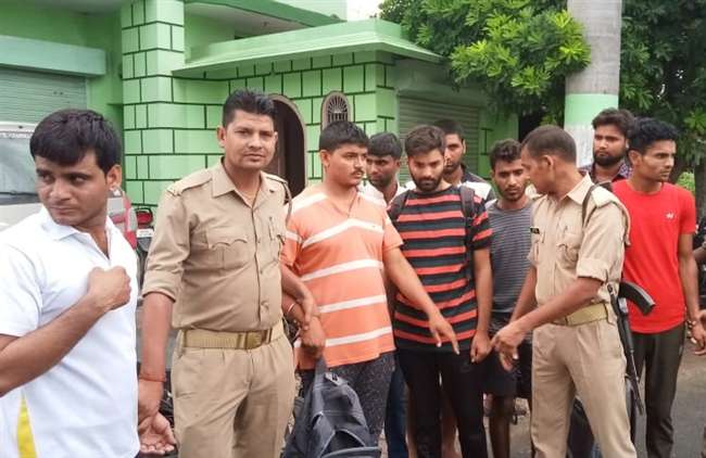 Photo of सेना भर्ती की लिखित परीक्षा में सैन्य अधिकारियों ने हाईटेक सॉल्वर गैंग का किया पर्दाफाश