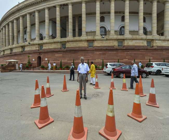 Photo of संसद के दोनों सदनों में उन्‍नाव मुद्दे पर हंगामा जारी, विपक्षी बता रहे पीड़िता के हत्‍या की साजिश
