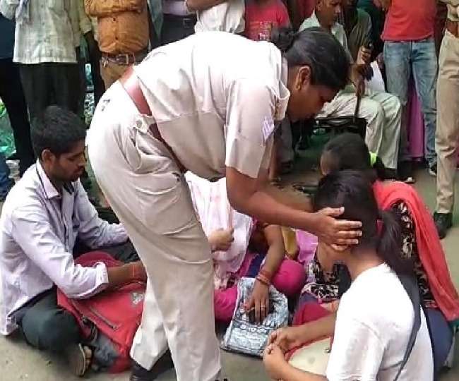 Photo of उन्नाव दुष्कर्म कांड की पीडि़ता के परिवार के लोग ट्रामा सेंटर के बाहर बैठ गए धरना पर…