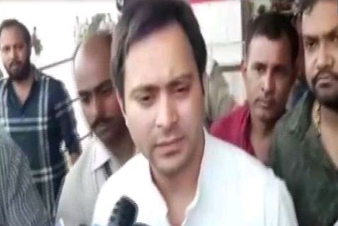 Photo of नए लुक में वापस घर लौटे तेजस्वी यादव, विधानसभा में सरकार को घेरेंगे