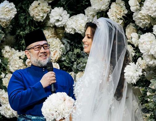 Photo of मलेशिया: पूर्व राजा ने दिया पत्नी को ‘तीन तलाक’, जानें यह हैरान कर देने वाली वजह…